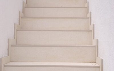 Escalera Compac Mármol Marfil Stone Abujardado